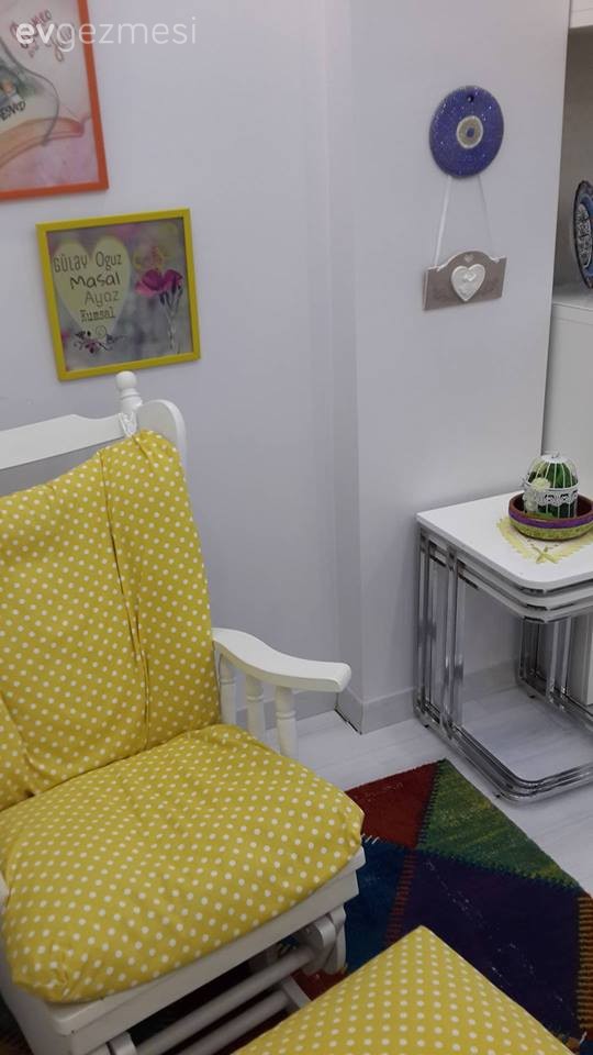 Gülay hanımın sarı ile dinamizm kazanan konforlu evi..