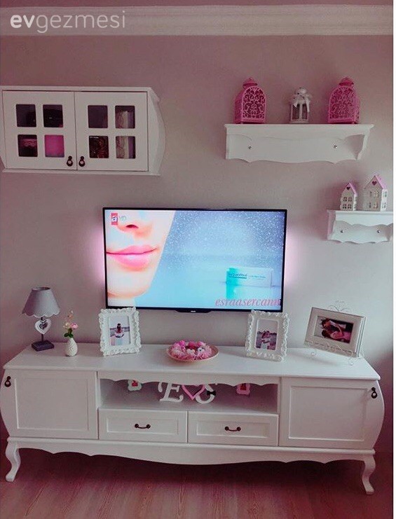 Pembe, Salon, Tv ünitesi