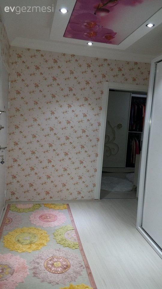 Antre, Duvar kağıdı