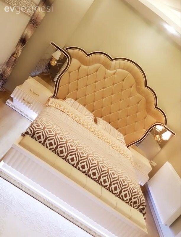 Aynalar ile ışıl ışıl bir dekor. Nuray hanımın uyumlu ve şık evi.