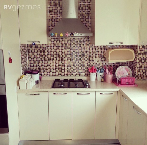 Pastel renklerle cıvıl cıvıl bir ev