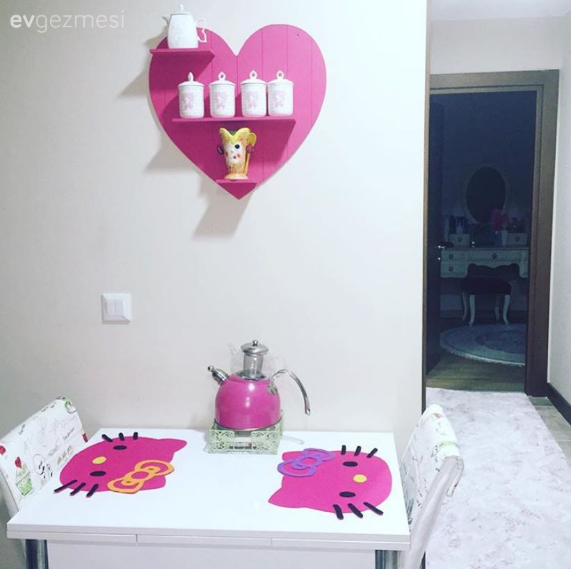 Pembe, Duvar rafı, Mutfak masası