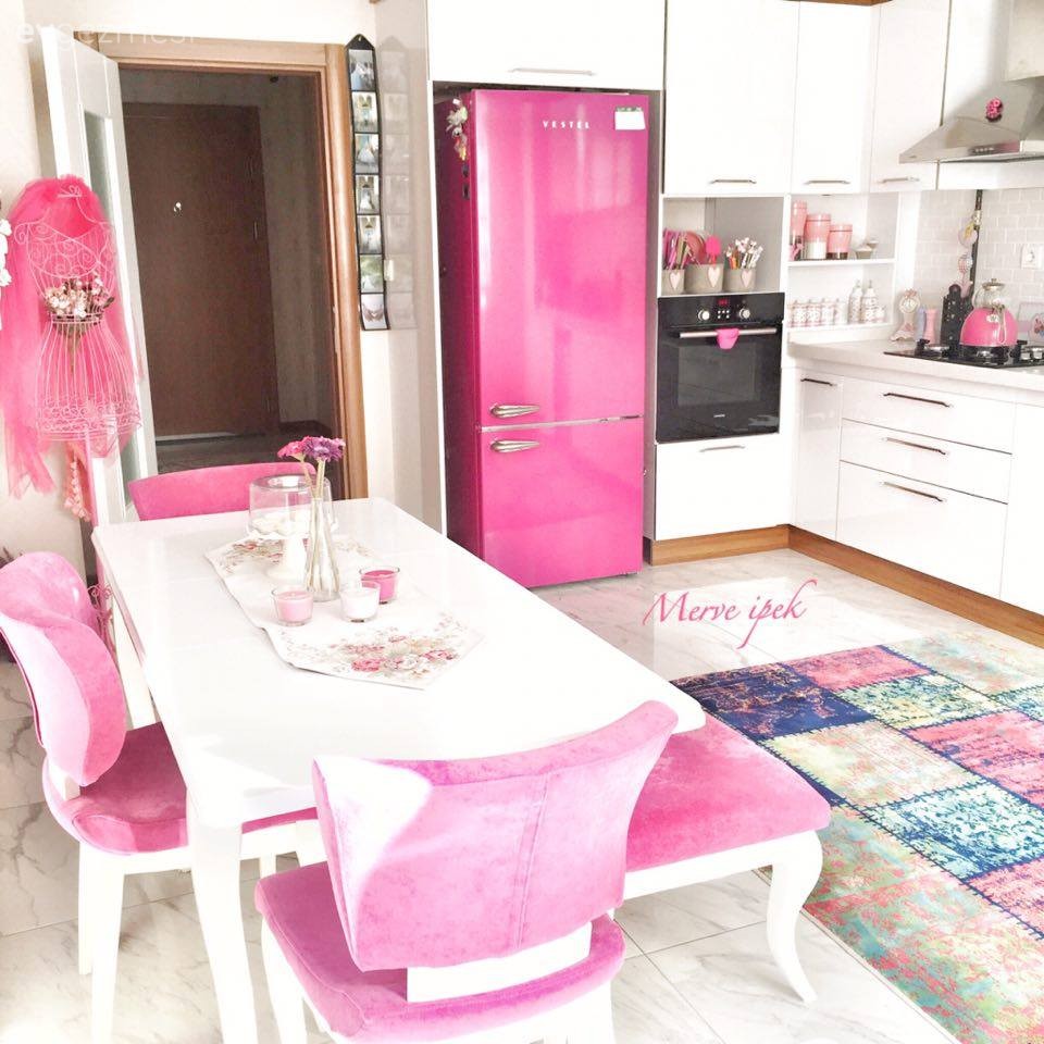 Beyaz mutfak, Halı, Mutfak, Mutfak masası, Pembe