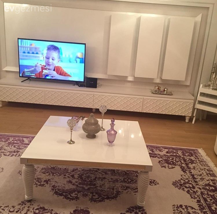 Halı, Mor, Orta sehpa, Salon, Tv ünitesi