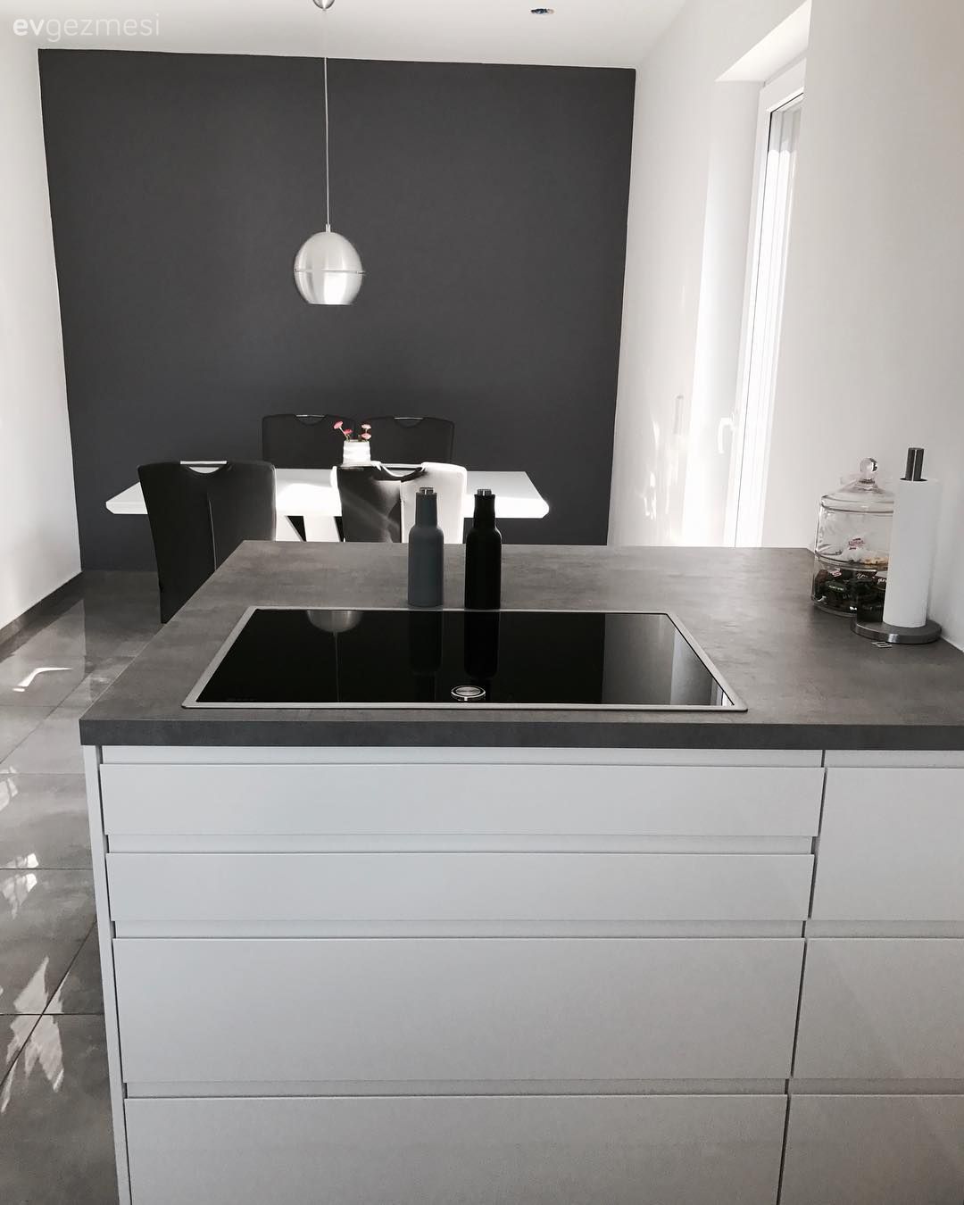Mutfak, Mutfak yarım adası, Mutfak masası, Gri duvar, Beyaz mutfak, Modern mutfak