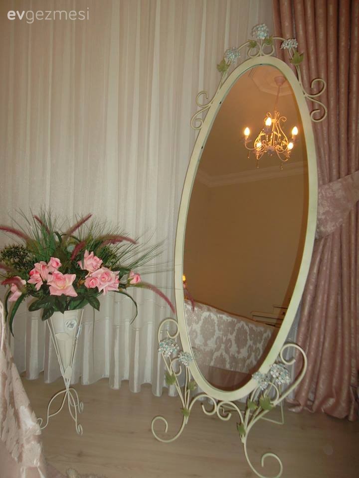 Aylin hanımın pembe nüanslarıyla zenginleşen zarif ve sıcak evi..