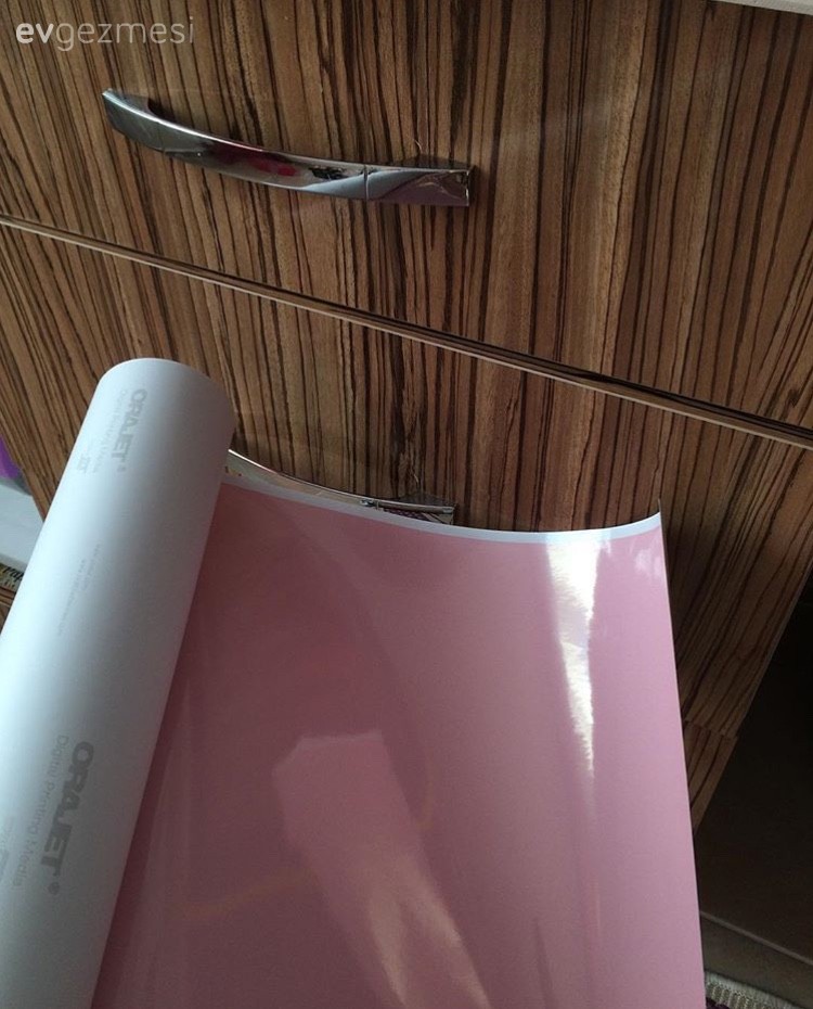 Kendin Yap, Yapışkanlı folyo