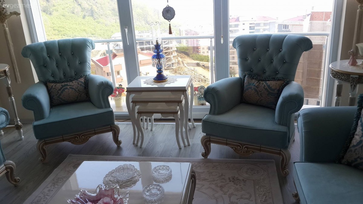 Ecenur hanımın klasik stilde, şık ve keyifli evi..