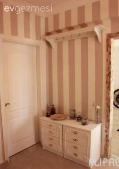 Deniz hanımın eski komidinden dönüştürdüğü antre ayakkabılığı..