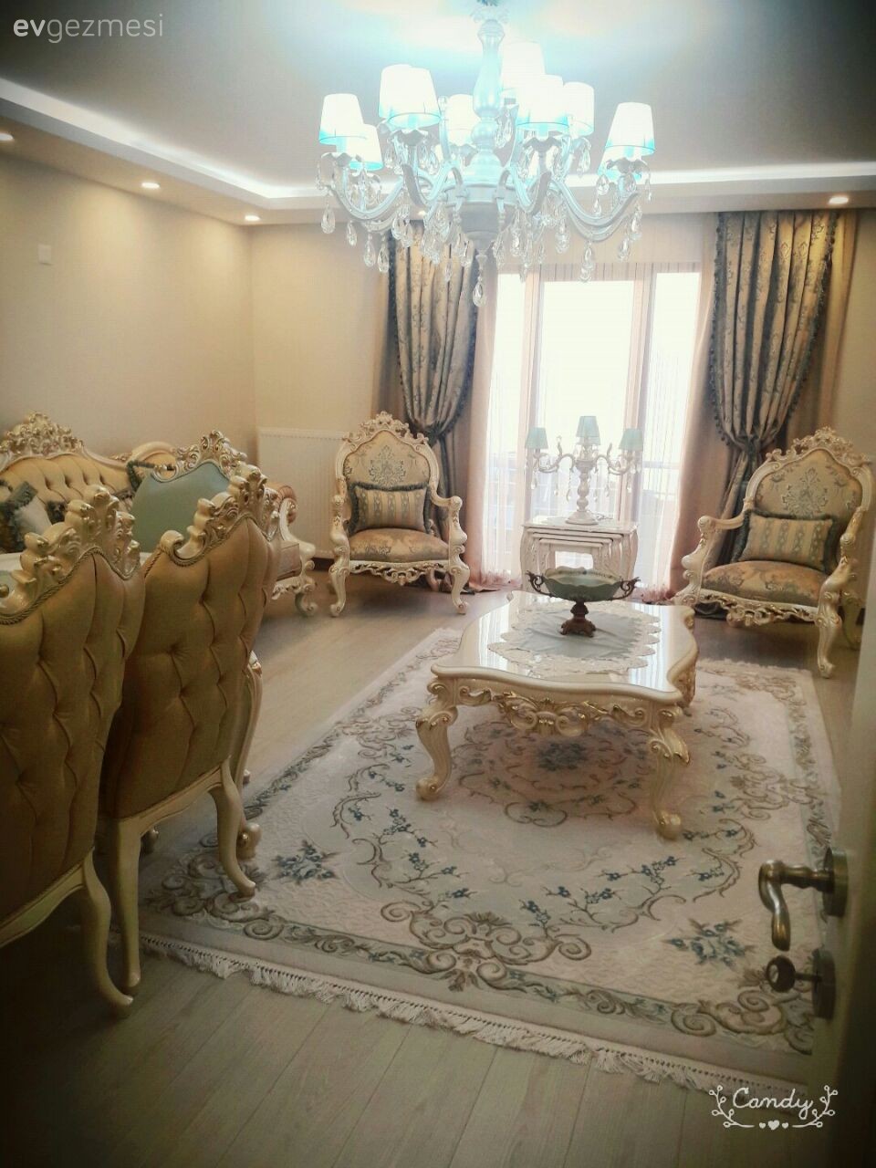 Avize, Berjer, Fon perde, Halı, Mavi, Orta sehpa, Salon, Yemek Odası, Perde, Aydınlatma