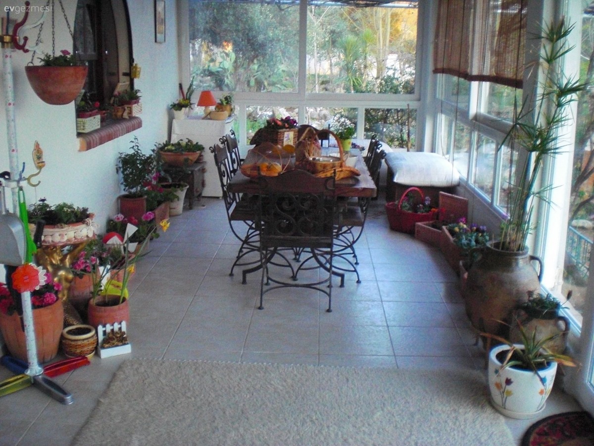 Çiçekler İçinde Bir Alan: Mustafa Bey'in Kış Bahçesi