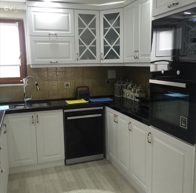 Elif hanımın modern ve klasiğin harmanı, şık ve keyifli evi.