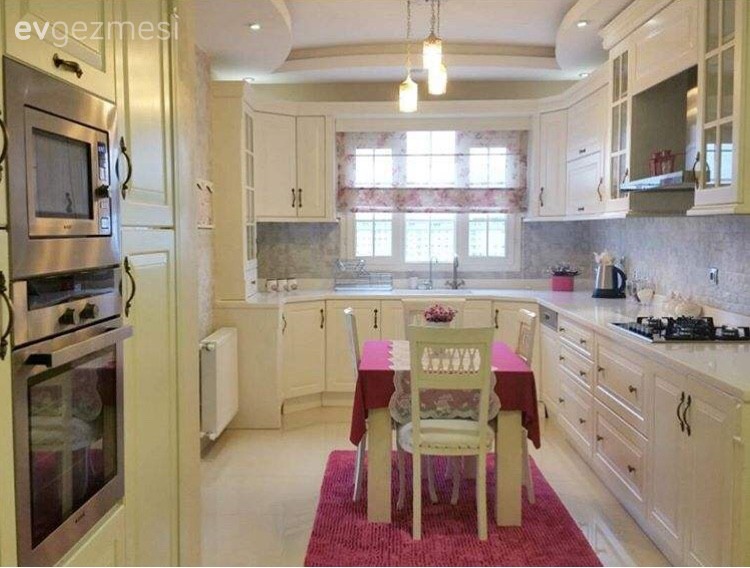 Beyaz mutfak, Halı, Mutfak, Mutfak masası, Pembe