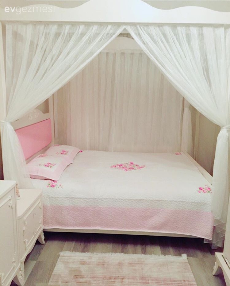 Kübra hanımın göz alıcı renklerle genç ve cıvıl cıvıl evi..