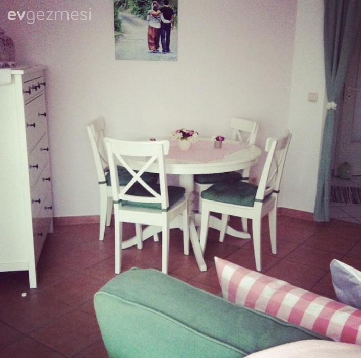 Ebru Hanım'ın her köşesi güzel değerlendirilmiş iç açıcı evi..