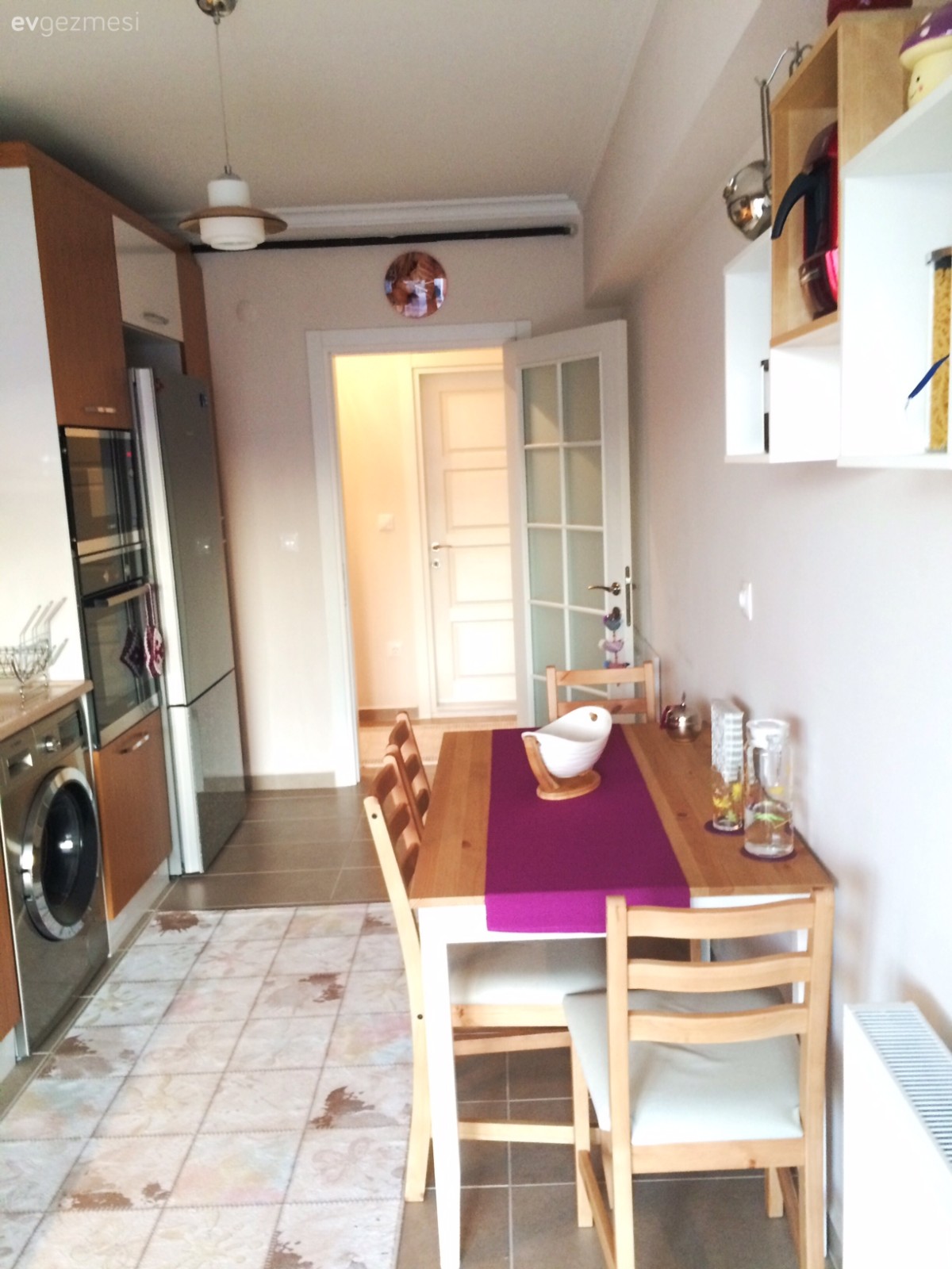 Nejla hanımın enerjik renklerle, sade ve cıvıl cıvıl evi..