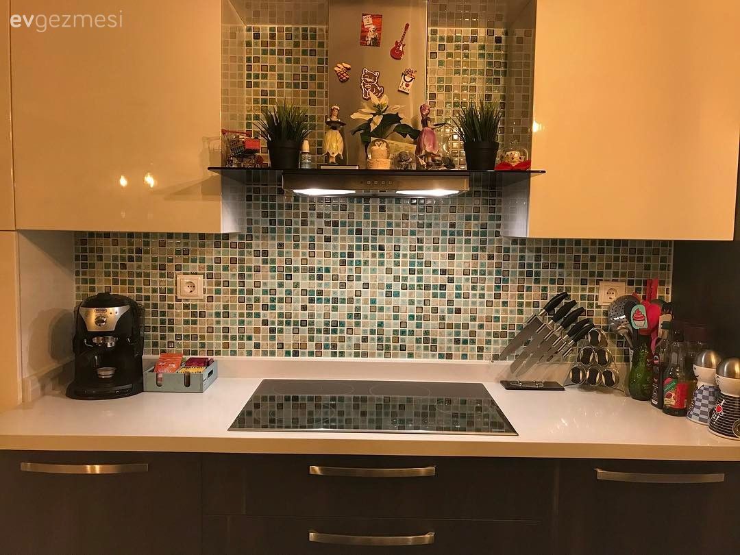 Yuvarlak hatlar, sıcak renklerle mutlu ve samimi bir ev..