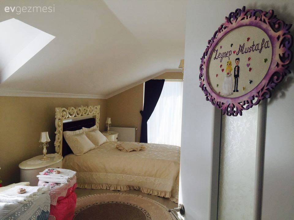 Zeynep hanımın alana uygun seçimlerle, sıcak ve samimi evi..