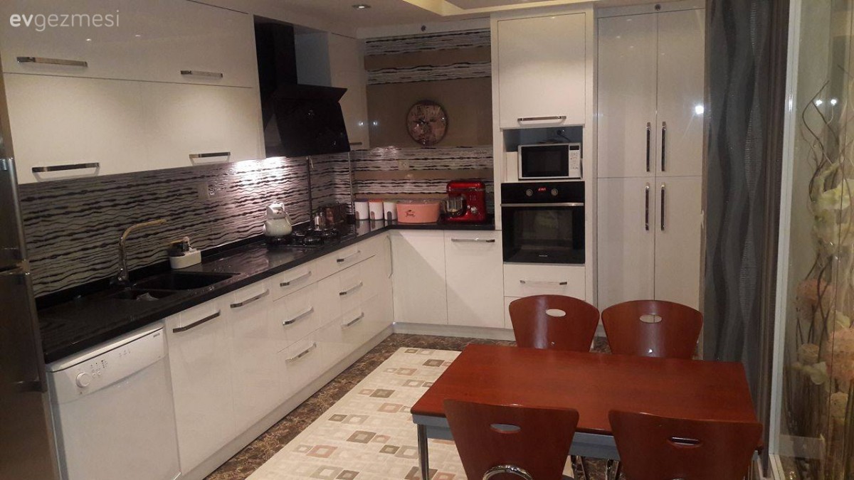 Özlem hanımın toprak renklerde, sıcak ve şık evi..