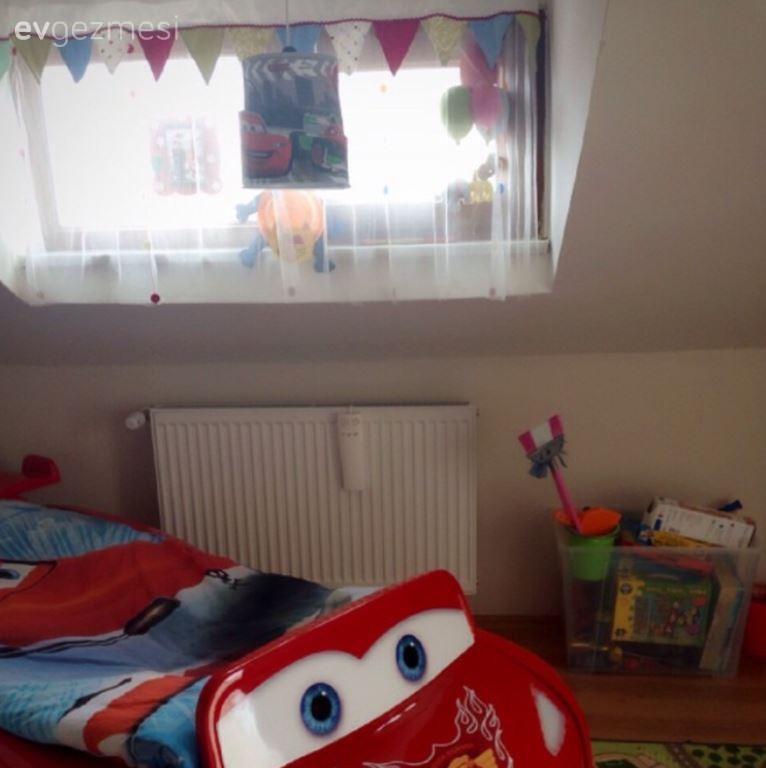 Arzu hanımın renkleri doyasıya kullandığı cıvıl cıvıl evi..