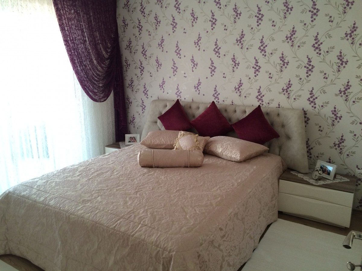 Bordo, Duvar kağıdı, Yatak Odası