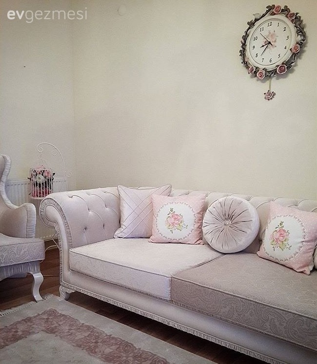 Krem, Duvar saati, Salon