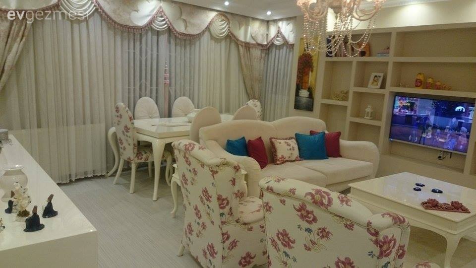 Birsen hanımın yumuşak renklerle ince ve zarif evi..