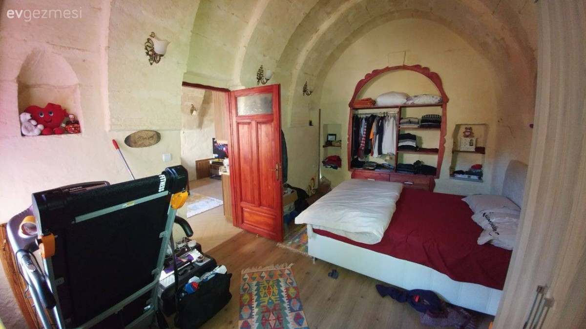 Taş evde rengarenk bir dekor. Büşra hanımın evinden..