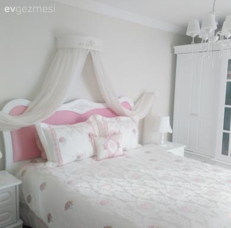 Pembe, Yatak Odası, Yatak örtüsü, Yatak tacı