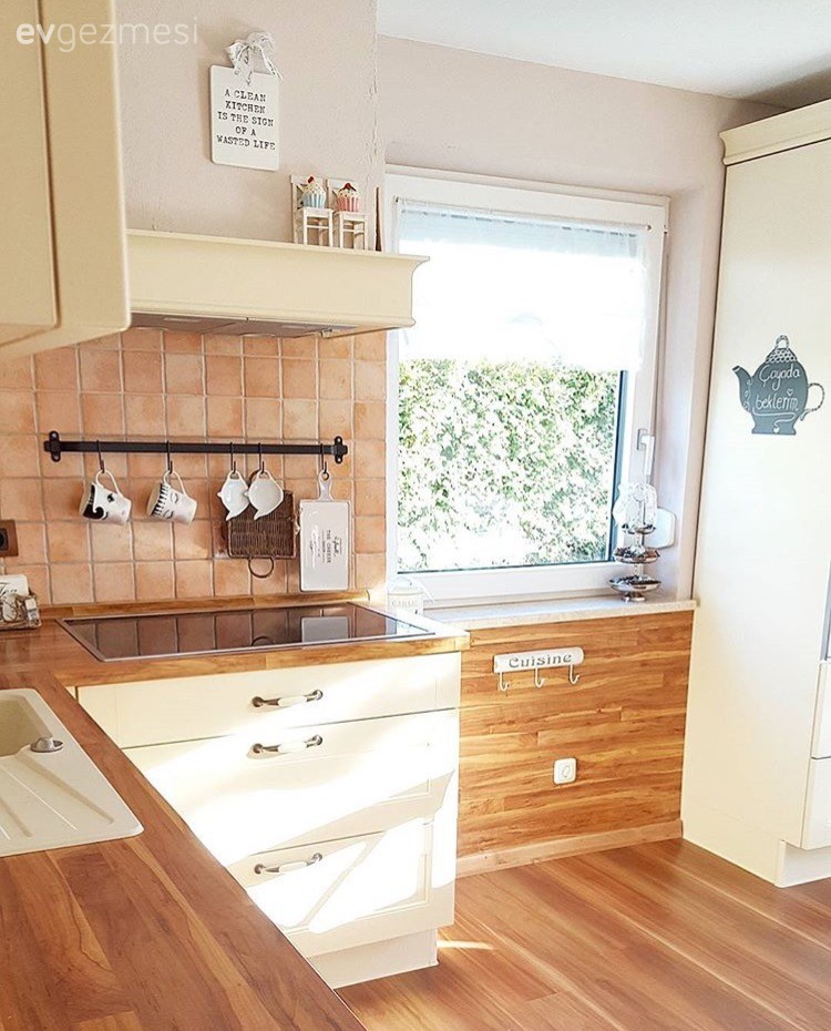 Naturel ve zarif: Özlem hanımın country esintili mutfağı..