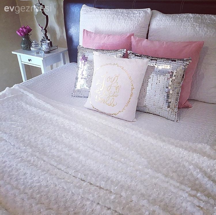 Öznür hanımın detaylarda gösterişli bir havaya bürünen şık evi..