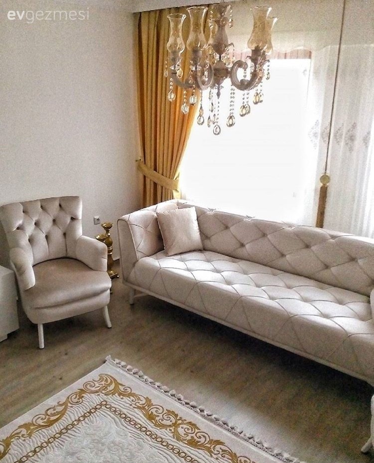 Altın detaylı, konforlu ve şık bir ev..