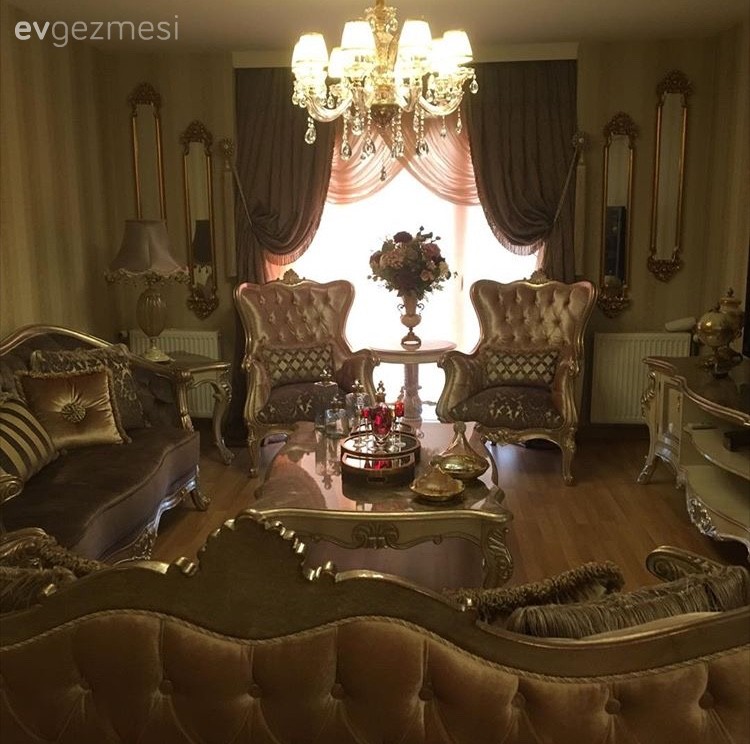 Avize, Ayna, Berjer, Orta sehpa, Perde, Salon, Aydınlatma