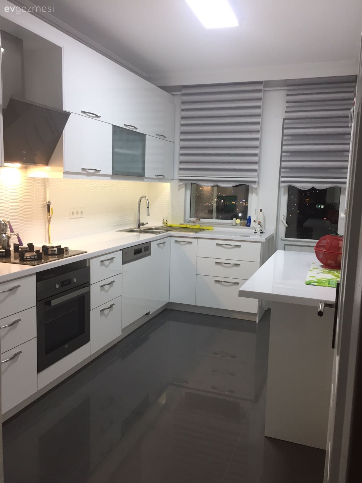 Dilek hanımın tadilat ile yenilenen mutfağı şimdi hem şık, hem kullanışlı!