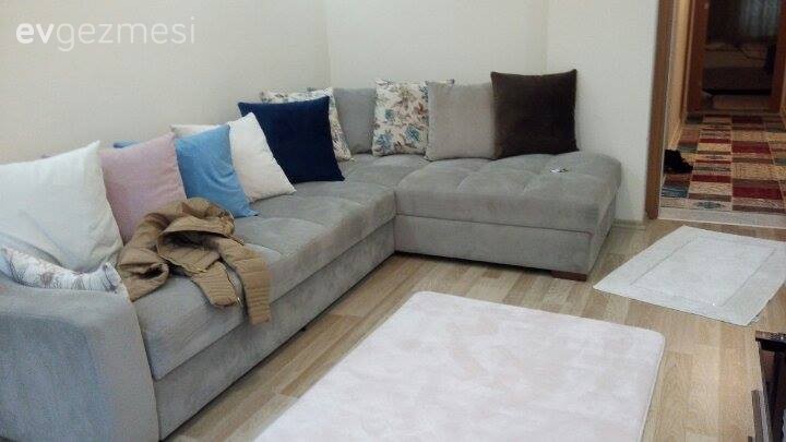 Renginden çok sıkıldığım koltuğum için nasıl halı ve minderler alsam..