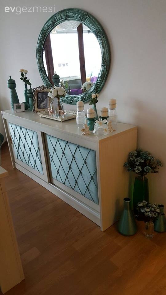 Leyla hanımın döşeme değişimiyle yepyeni bir görünüm alan salonu..