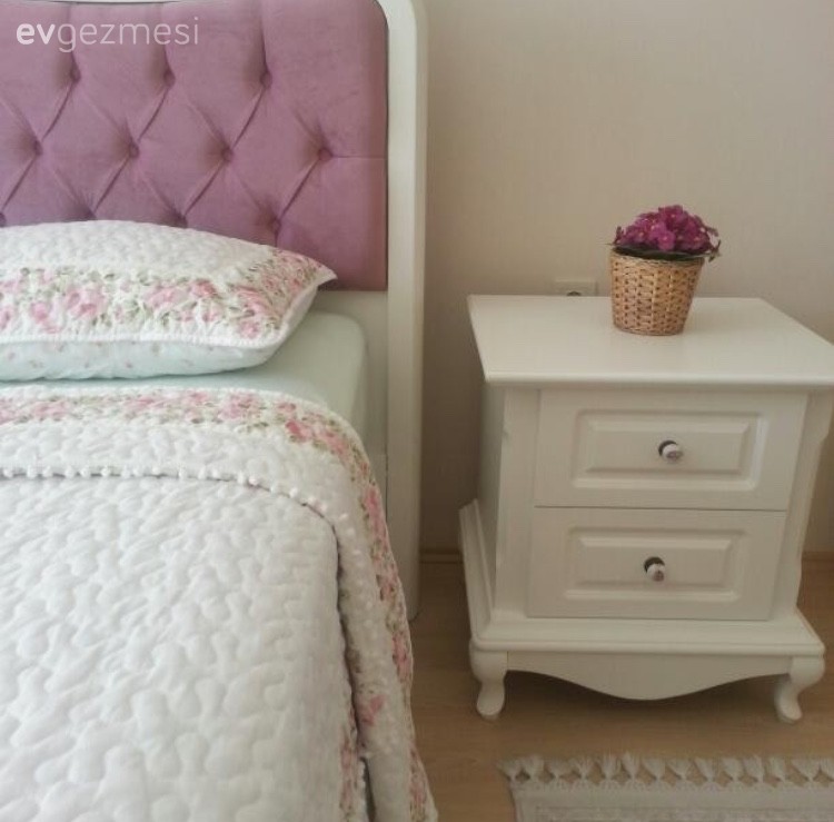 Yaprak hanımın dingin renkler ve konforlu bir stille, sıcacık dekoru..