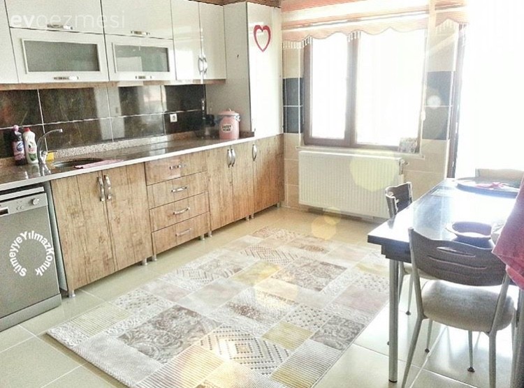 Sümeyye hanımın her odası kendi içinde uyumlu, sade evi..