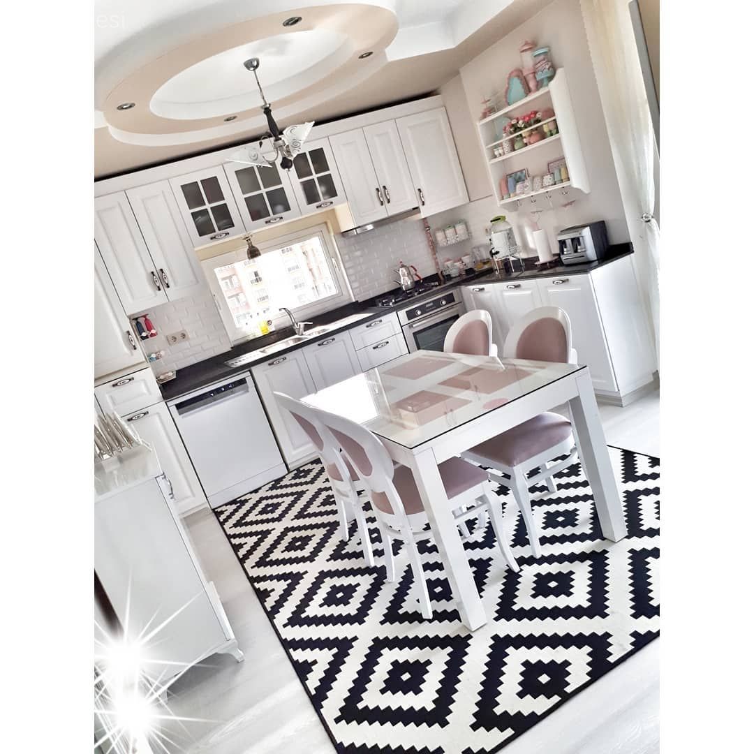 Sadece kapak değişimiyle aydınlık bir mutfağa dönüşüm. Seyhan hanımın tatlı mutfağı..