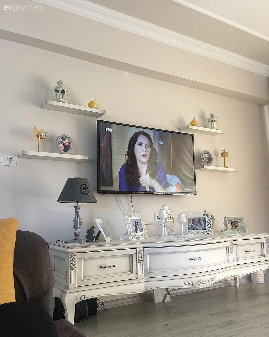 Dekoratif Objeler, Salon, Sarı, Tv ünitesi