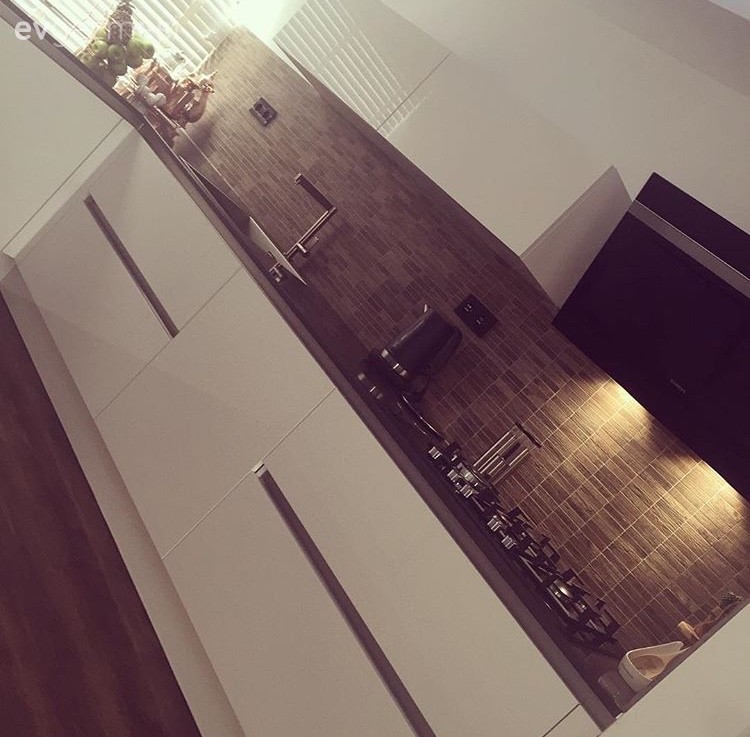 Sevcan hanımın bakır detaylarla şık bir görünüm alan, keyifli evi.