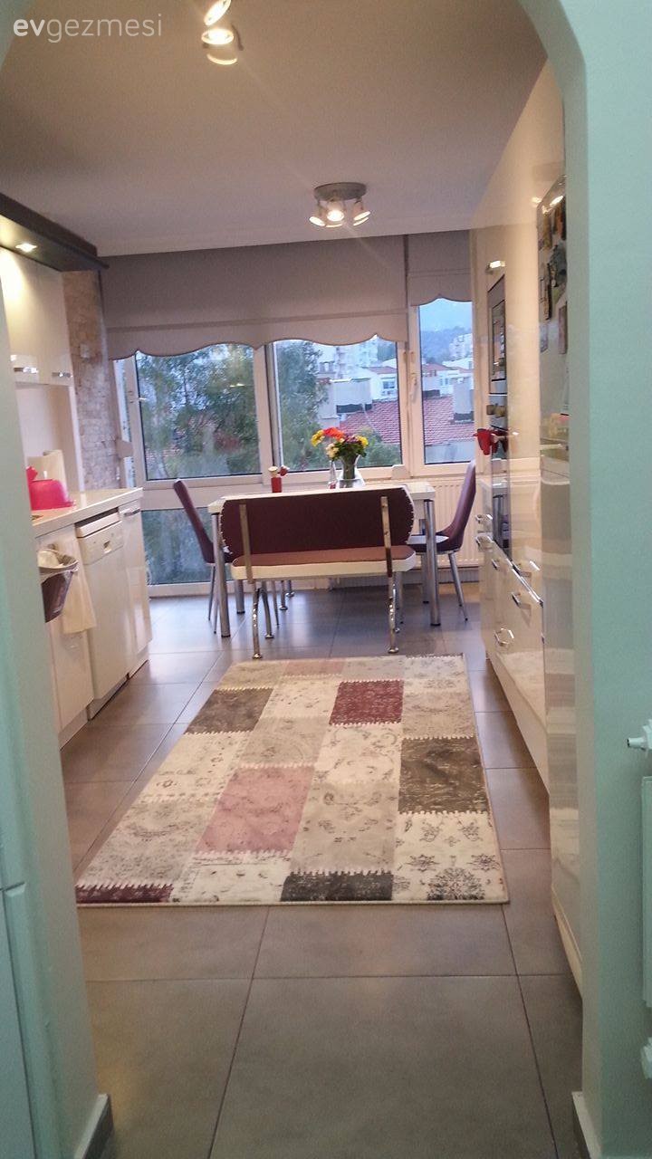 Beyaz mutfak, Halı, Modern mutfak, Mutfak, Mutfak masası