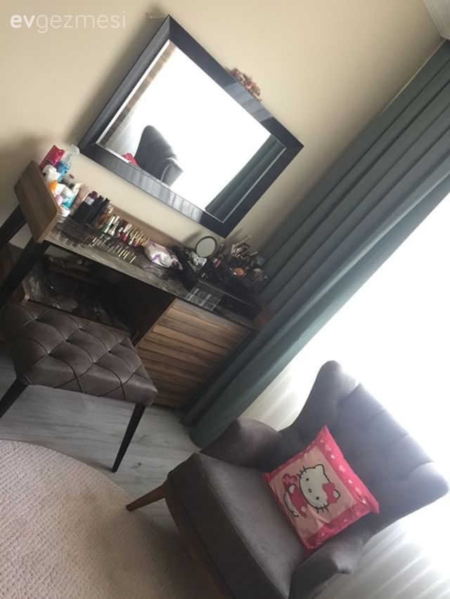 Bazen sade, bazen cıvıl cıvıl. Melek hanımın keyifli evi..