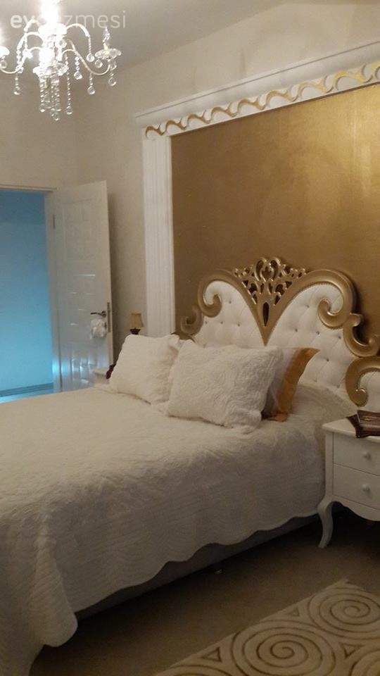 Eylül hanımın altın ve mor hakimiyetinde, özgün ve gösterişli evi..