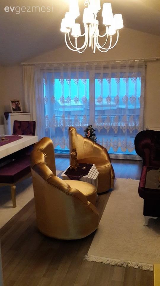Eylül hanımın altın ve mor hakimiyetinde, özgün ve gösterişli evi..