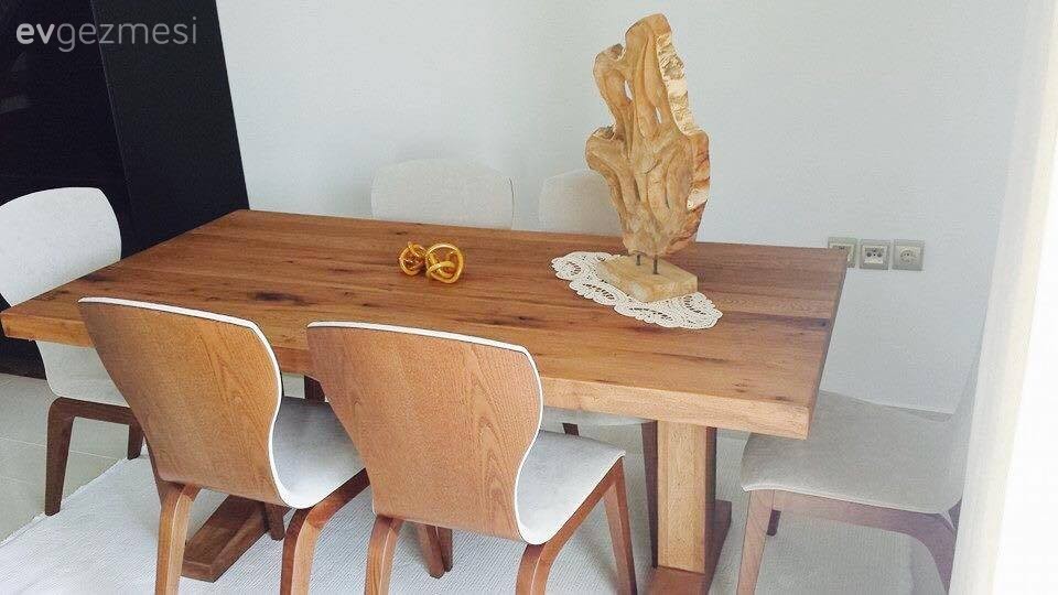 Her köşesinde ahşabın sıcaklığının olduğu modern ve konforlu bir ev.. 