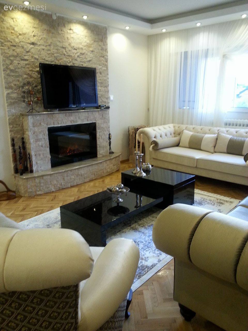 Chesterfield, Halı, Krem, Orta sehpa, Salon, Şömine, Tv ünitesi