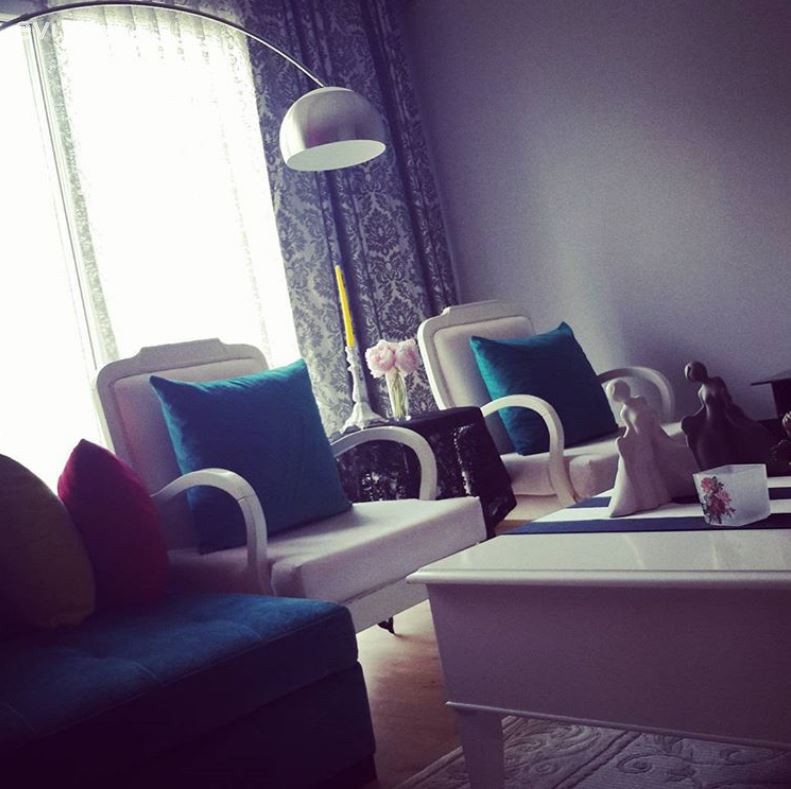 Müge hanımın keskin renk ve desenlerle, biraz çılgın evi..