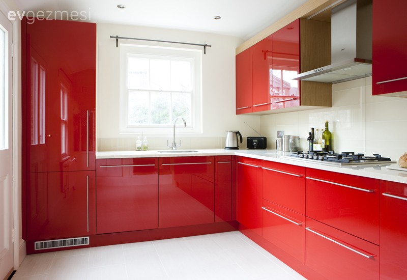 Hep de beyaz olacak değil ya: 18 farklı renk mutfak!