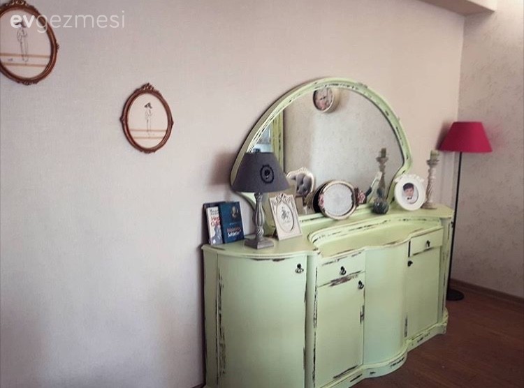 Pınar hanımın 30 yıllık mobilyaları değerlendirdiği nostaljik evi..